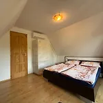 Kertbol A Balatonra Apartamento Révfülöp