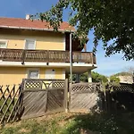 Kertbol A Balatonra Apartamento *