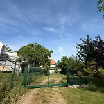 Kertbol A Balatonra *