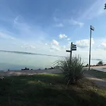 아파트 Kertbol A Balatonra 레브풀롭