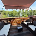 Kertbol A Balatonra *