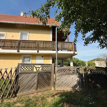 Kertbol A Balatonra Apartment *