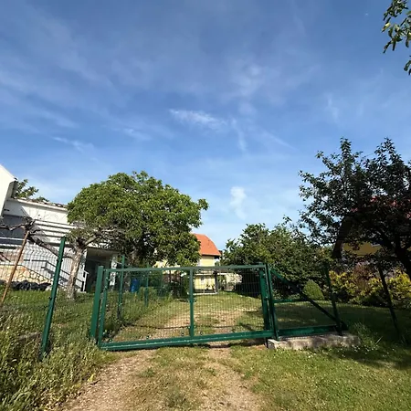 Kertbol A Balatonra *