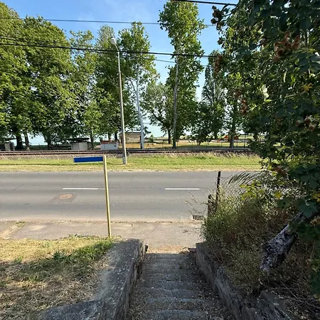 Kertbol A Balatonra