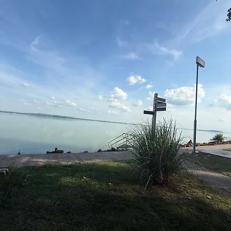 Apartment Kertbol A Balatonra Revfulop