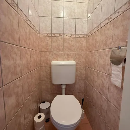 Kertbol A Balatonra Apartment Révfülöp