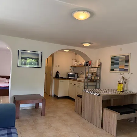 Kertbol A Balatonra * Révfülöp