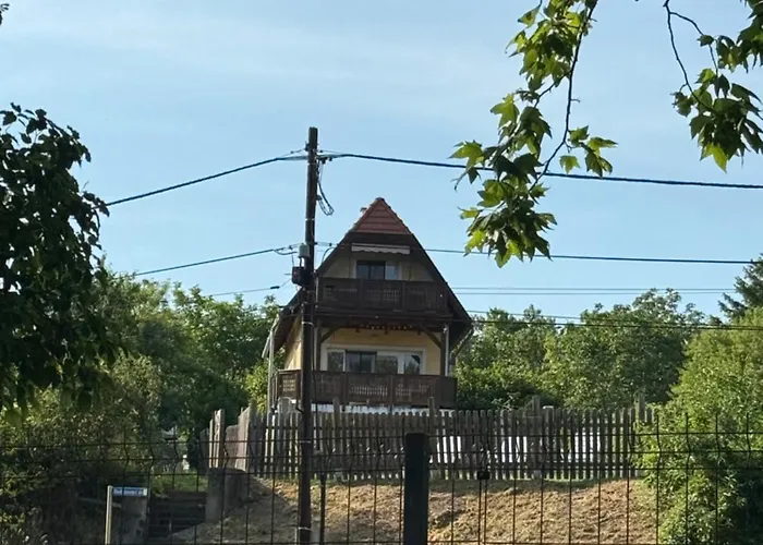 Kertbol A Balatonra Révfülöp