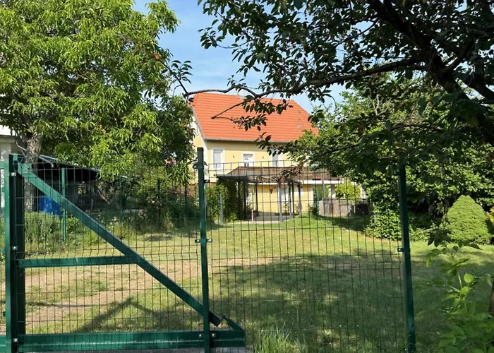 Kertbol A Balatonra Apartmán *