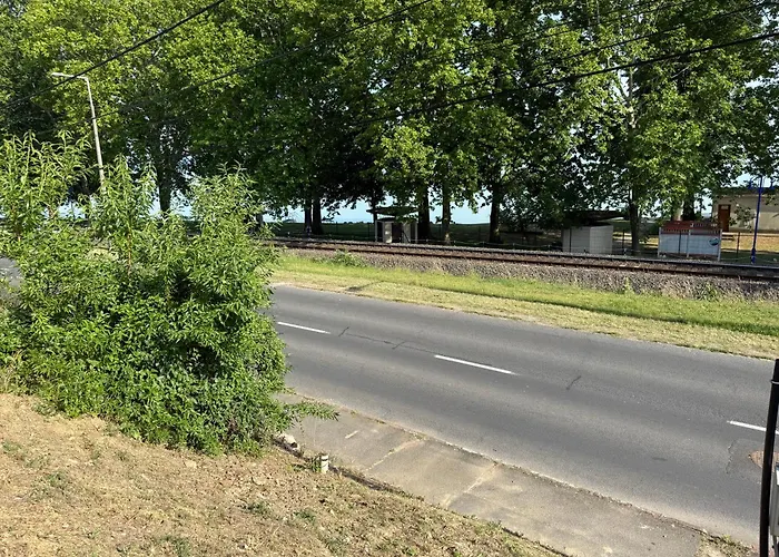 Kertbol A Balatonra Apartment Révfülöp