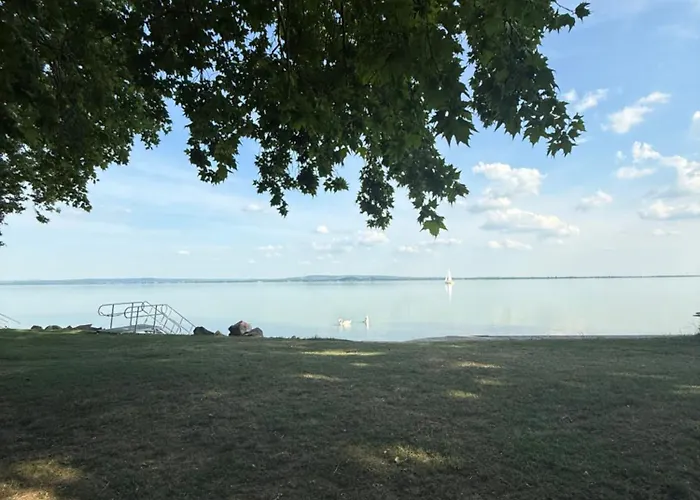 Daire Kertbol A Balatonra *
