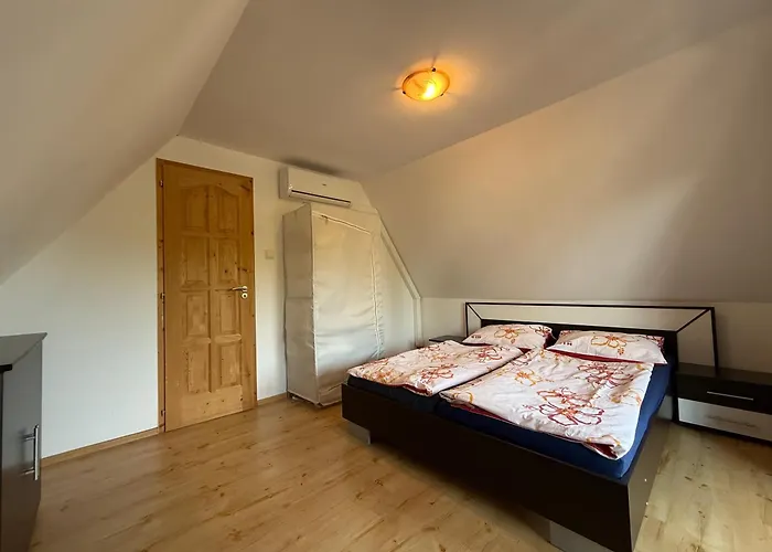 Kertbol A Balatonra Apartmán Révfülöp