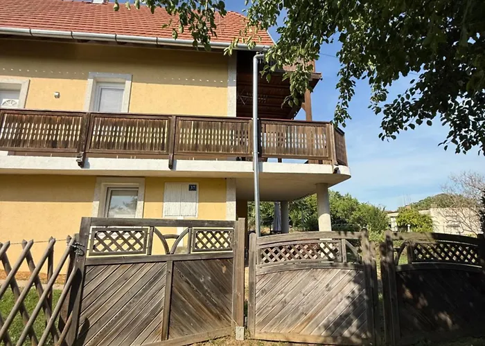 Kertbol A Balatonra Apartmán *