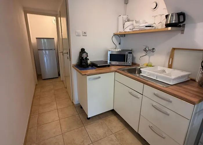 Kertbol A Balatonra Révfülöp