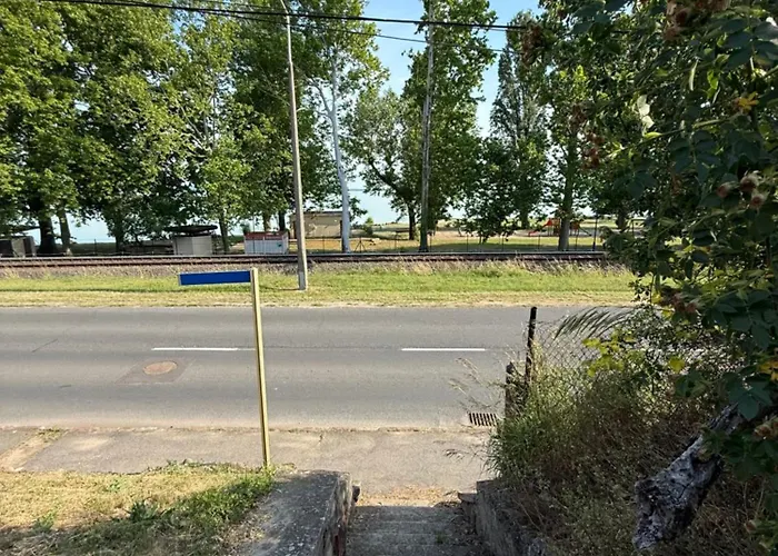 Kertbol A Balatonra