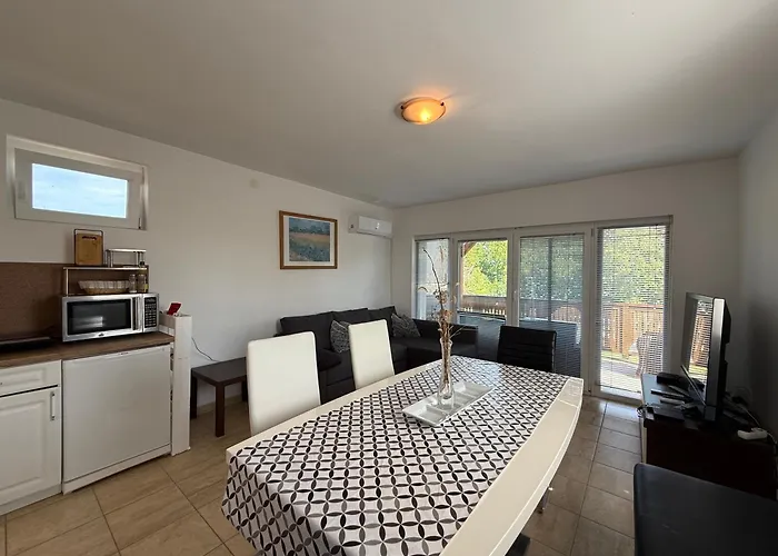 Kertbol A Balatonra Apartmán *