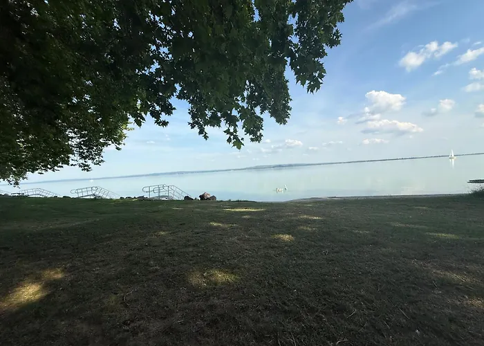 Kertbol A Balatonra Daire Révfülöp