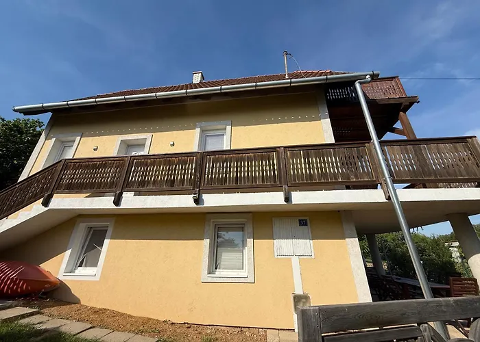 Kertbol A Balatonra Apartmán *