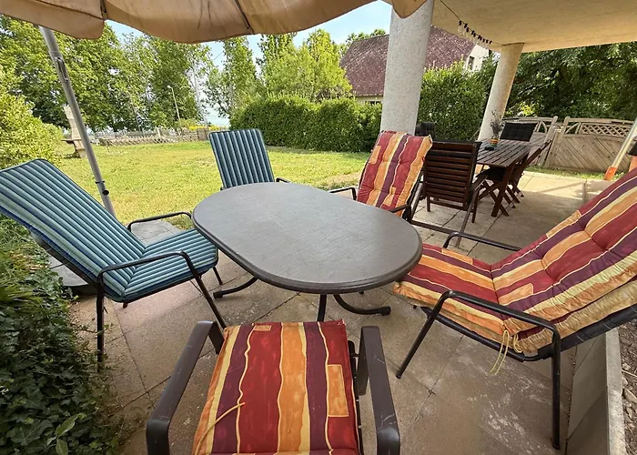 Kertbol A Balatonra Apartment Révfülöp